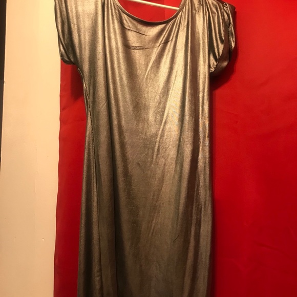 Dresses - Picture 3 of 3